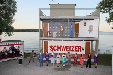 Das See-Burgtheater spielt «Die Schweizermacher»