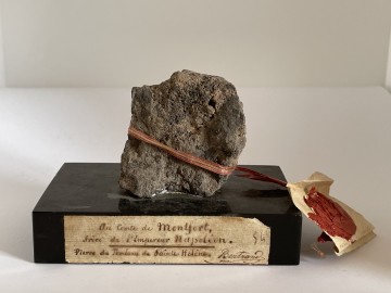 Stein vom Original-Napoleongrab auf St. Helena